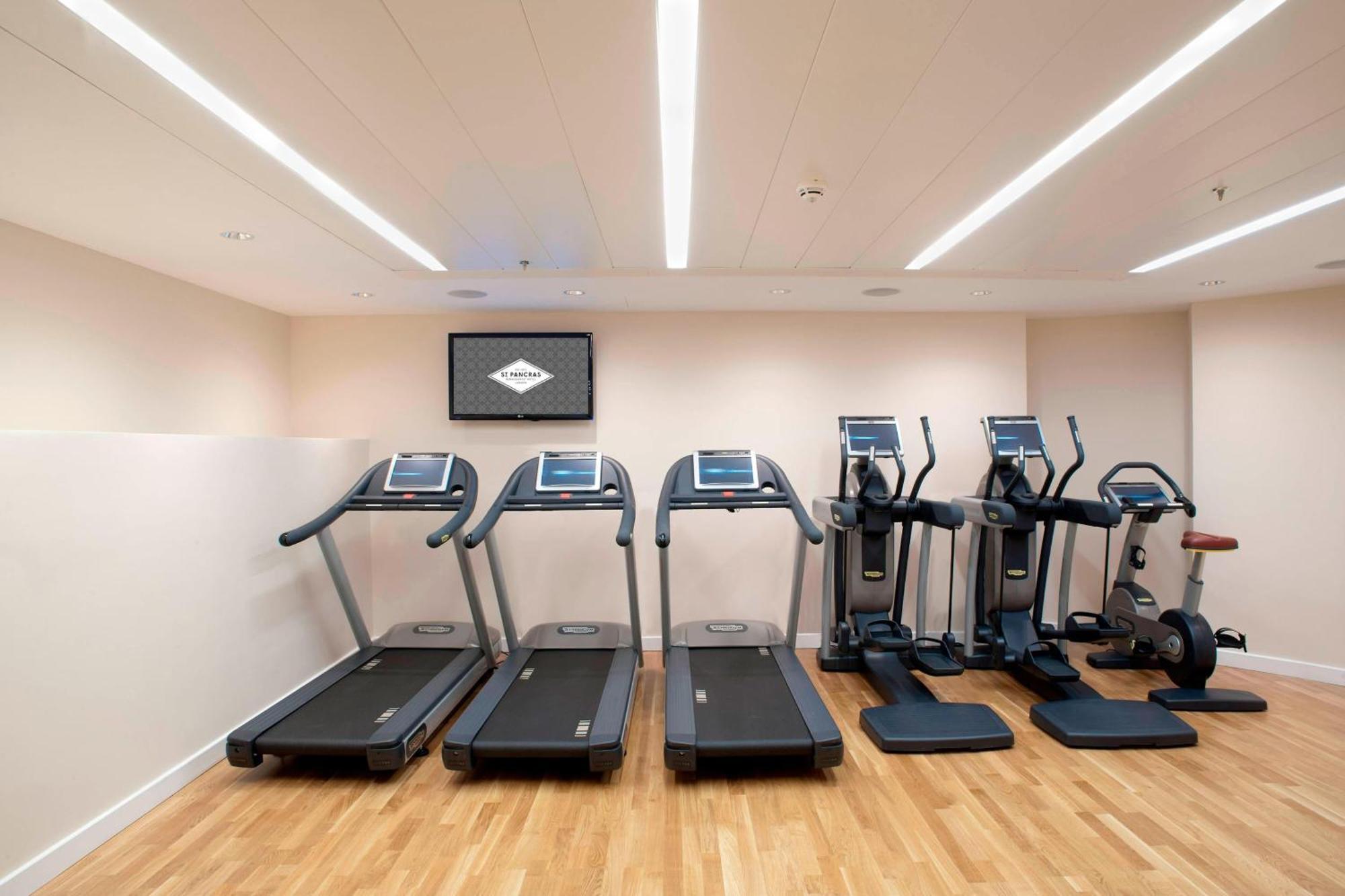 St. Pancras Renaissance Hotel לונדון מראה חיצוני תמונה The gym at the hotel