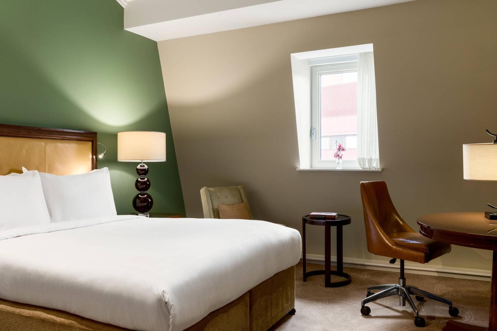 St. Pancras Renaissance Hotel לונדון מראה חיצוני תמונה A room at the hotel